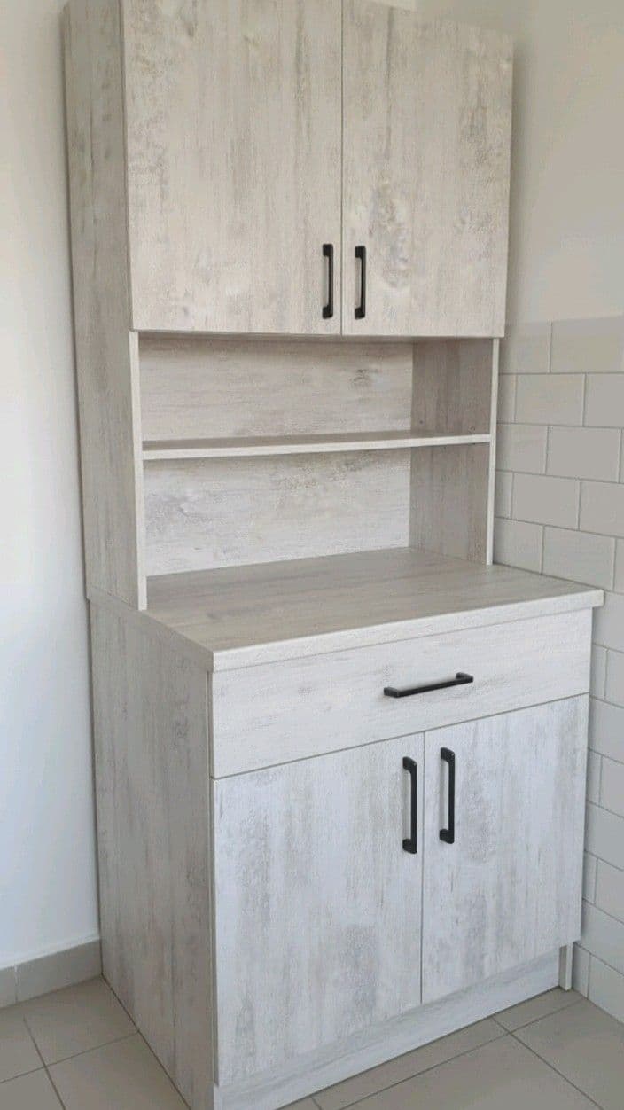 Mueble de cocina armado y organizado en un hogar de Bogotá